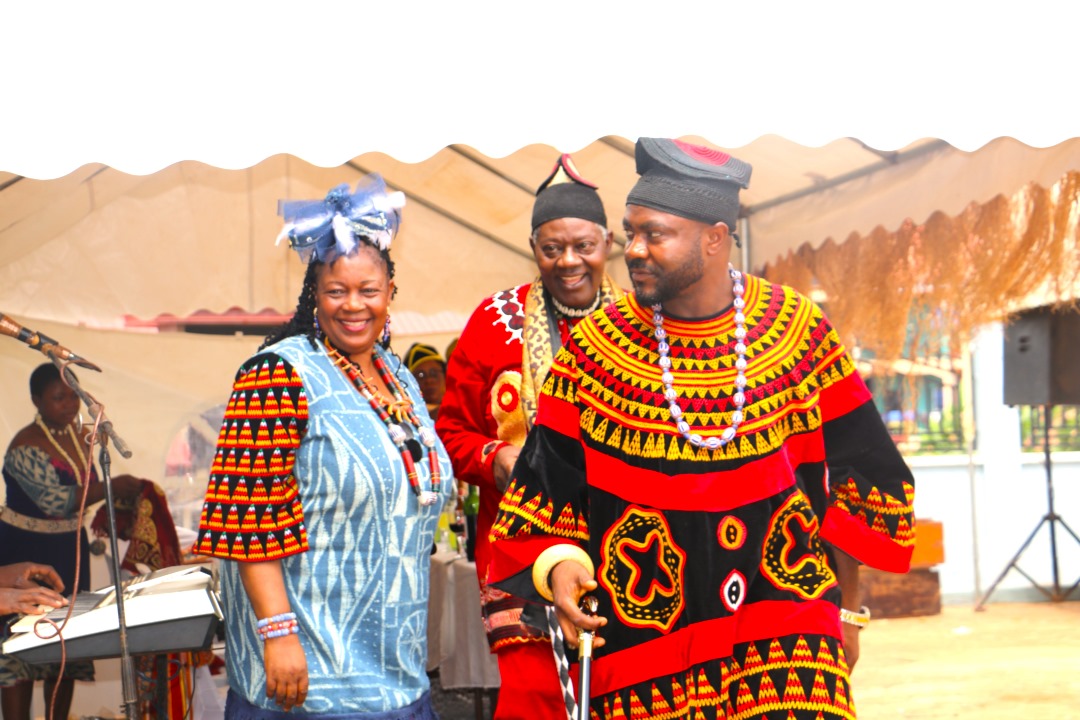 Chief-Bajon Bihai III and the fon of Bamendankweh 